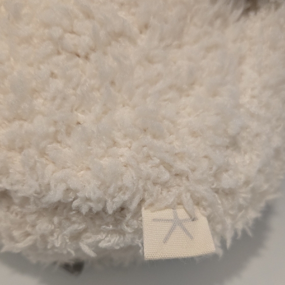 Barefoot Dreams Cozy Eyemask, Scrunchie, and Socks Set With Storage/Travel Bag - Picture 4 of 8